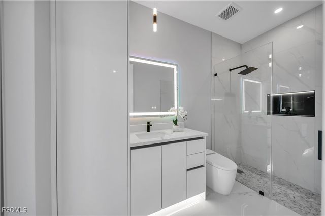 921 NW 8th TER, Cape Coral, FL 33993