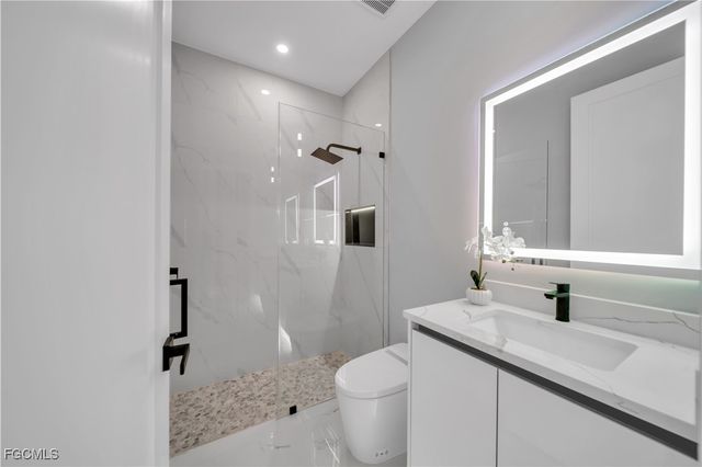 921 NW 8th TER, Cape Coral, FL 33993