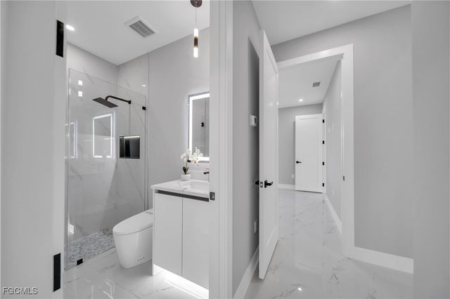 921 NW 8th TER, Cape Coral, FL 33993