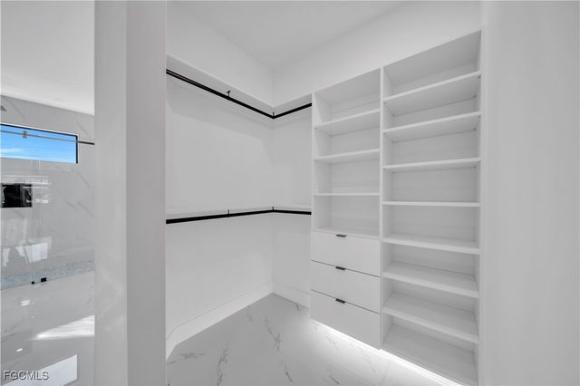 921 NW 8th TER, Cape Coral, FL 33993