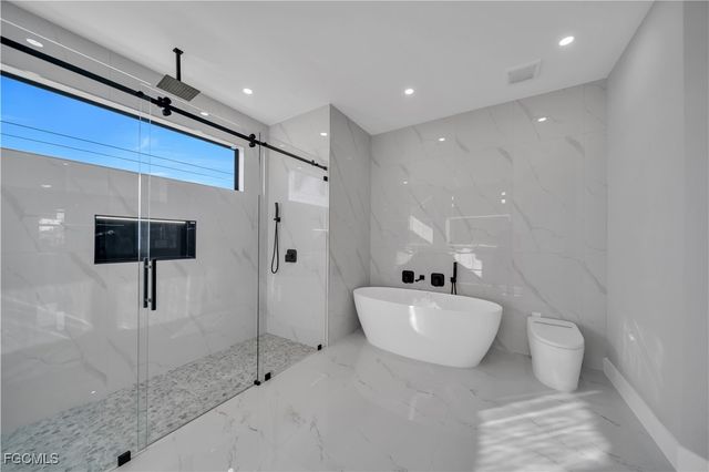 921 NW 8th TER, Cape Coral, FL 33993