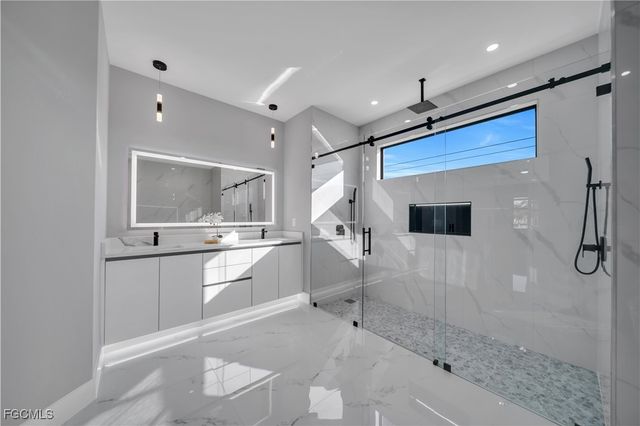 921 NW 8th TER, Cape Coral, FL 33993