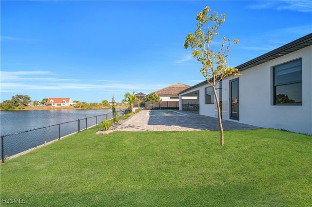 921 NW 8th TER, Cape Coral, FL 33993