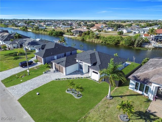 921 NW 8th TER, Cape Coral, FL 33993