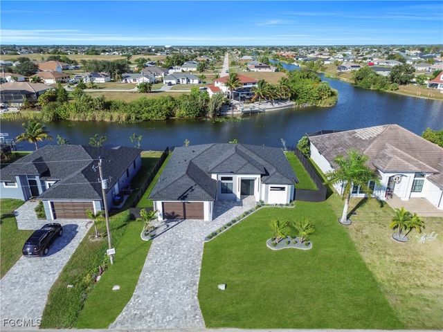 921 NW 8th TER, Cape Coral, FL 33993