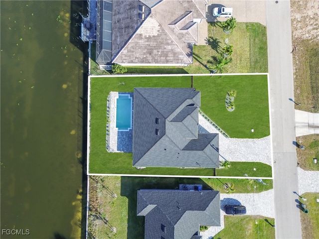 921 NW 8th TER, Cape Coral, FL 33993