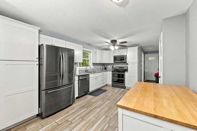 27 Hampshire Drive, Derry, NH 03038