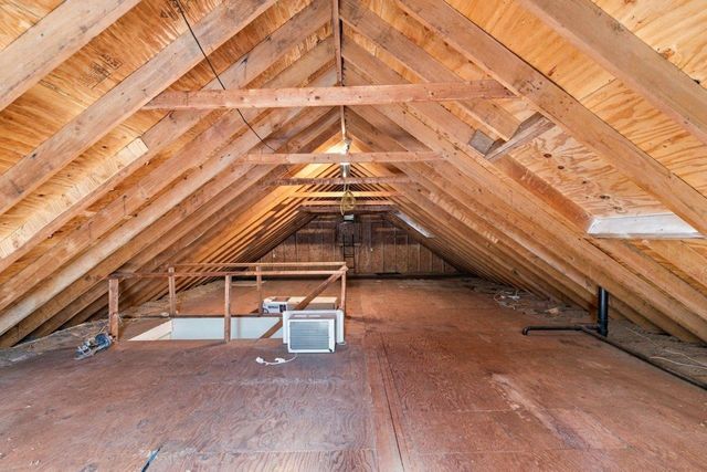 27 Hampshire Drive, Derry, NH 03038