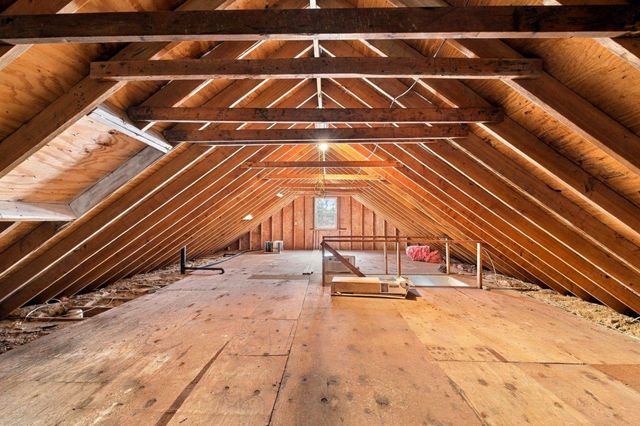 27 Hampshire Drive, Derry, NH 03038