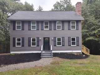 27 Hampshire Drive, Derry, NH 03038
