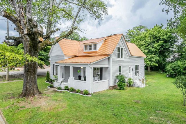 129 WARREN AVE, Selmer, TN 38375