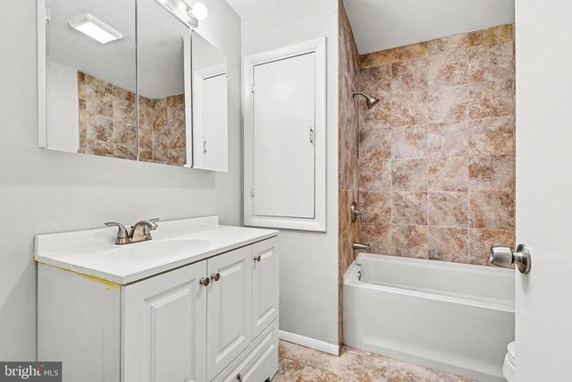 137 W VINE ST, Shiremanstown, PA 17011