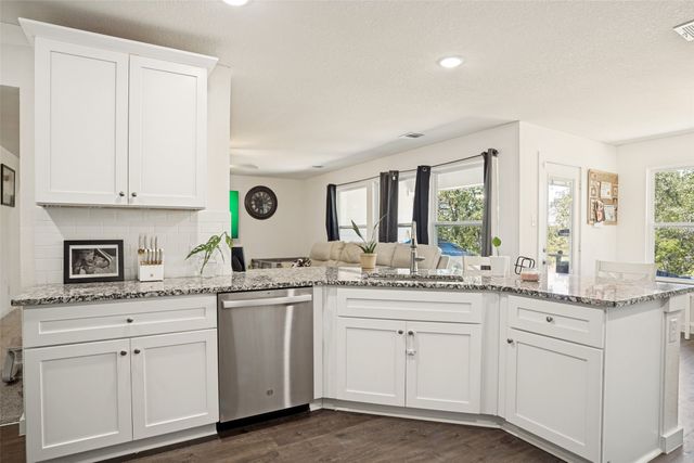 722 Haynie Drive, Runaway Bay, TX 76426