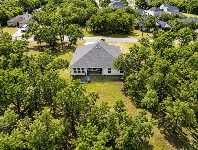 722 Haynie Drive, Runaway Bay, TX 76426