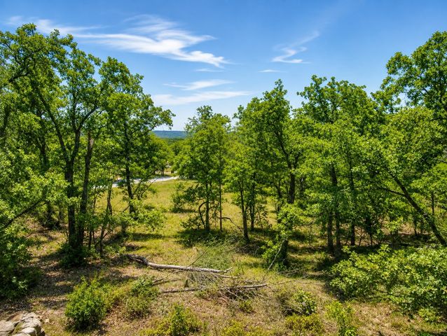 722 Haynie Drive, Runaway Bay, TX 76426