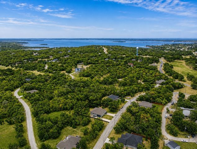 722 Haynie Drive, Runaway Bay, TX 76426