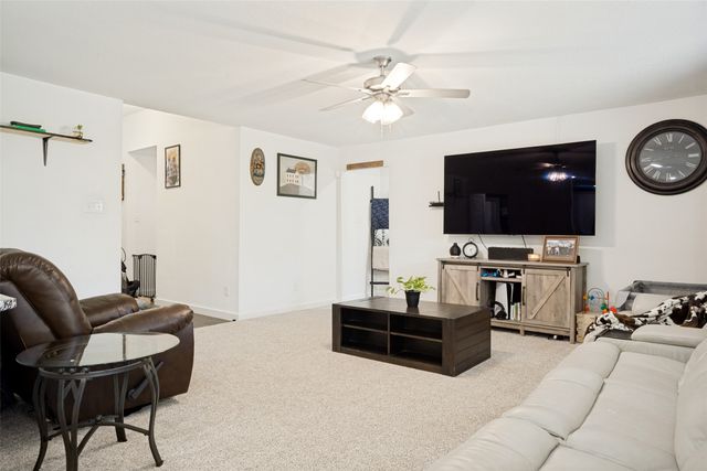 722 Haynie Drive, Runaway Bay, TX 76426