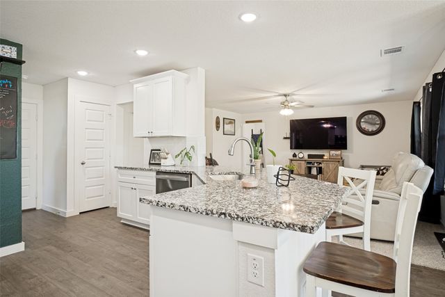 722 Haynie Drive, Runaway Bay, TX 76426