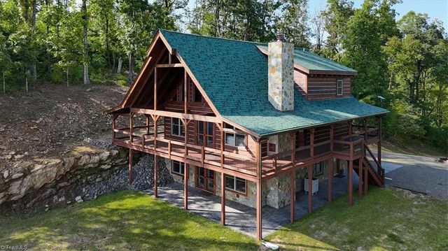 152 Hawk Pointe, Ararat, VA 24053