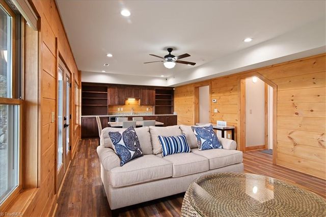152 Hawk Pointe, Ararat, VA 24053