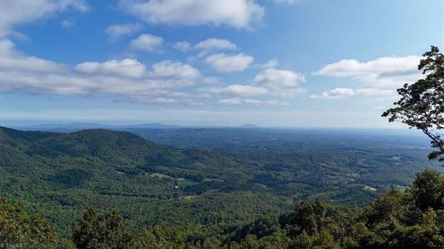 152 Hawk Pointe, Ararat, VA 24053