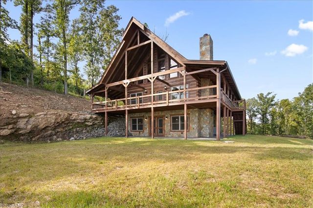 152 Hawk Pointe, Ararat, VA 24053