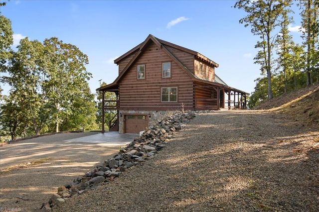 152 Hawk Pointe, Ararat, VA 24053