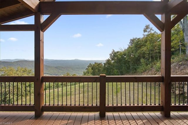 152 Hawk Pointe, Ararat, VA 24053