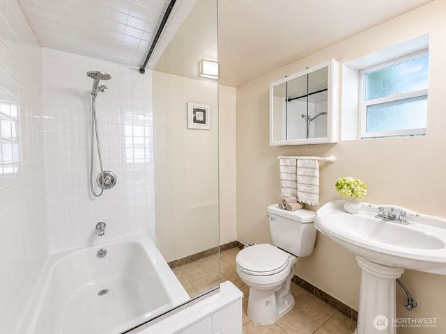 6950 24th Avenue SW, Seattle, WA 98106