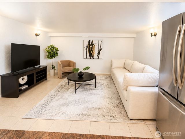 6950 24th Avenue SW, Seattle, WA 98106