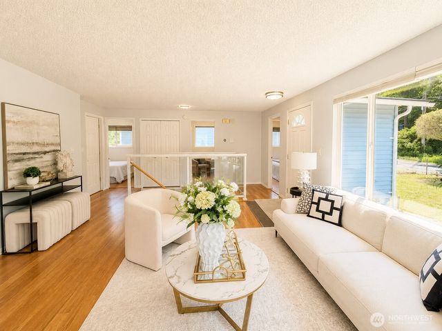 6950 24th Avenue SW, Seattle, WA 98106