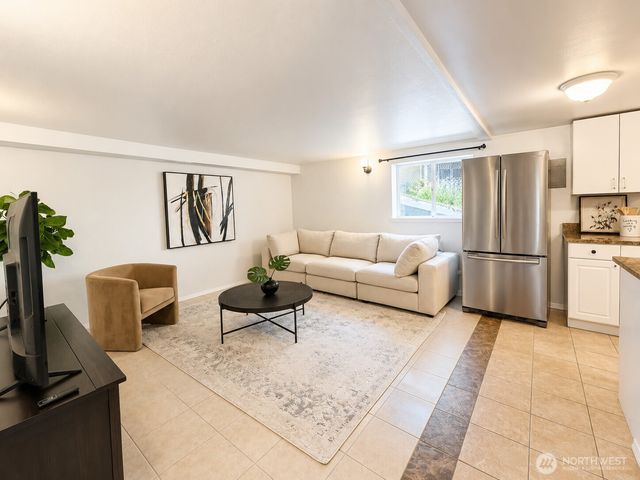 6950 24th Avenue SW, Seattle, WA 98106