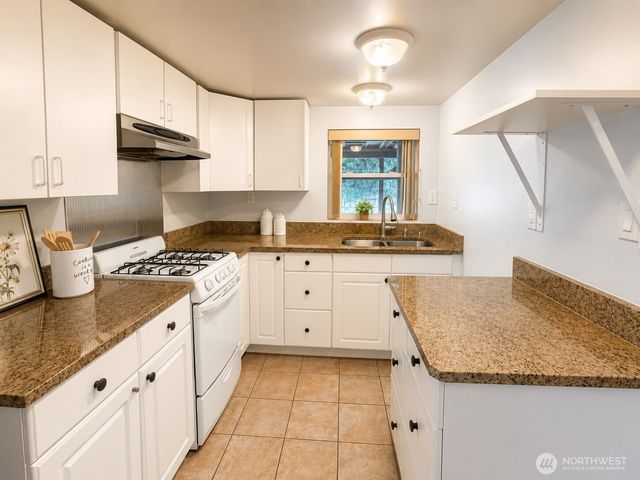 6950 24th Avenue SW, Seattle, WA 98106