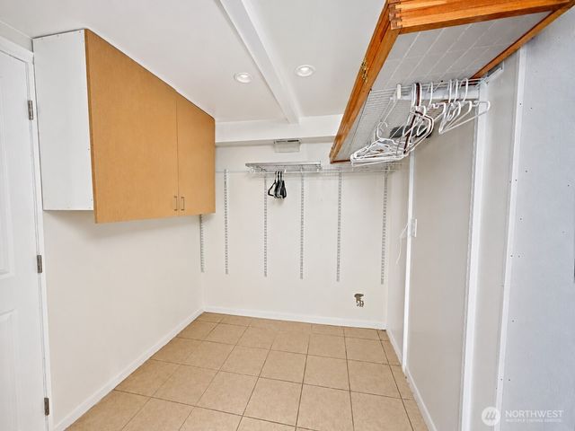6950 24th Avenue SW, Seattle, WA 98106