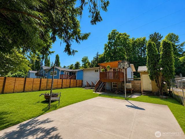 6950 24th Avenue SW, Seattle, WA 98106