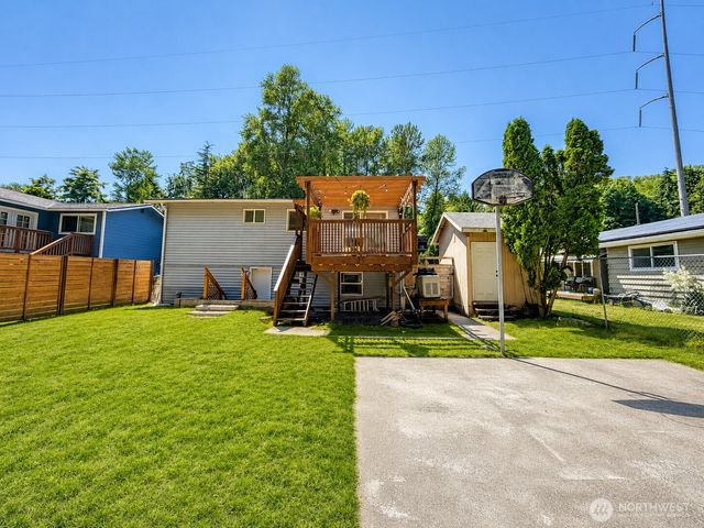 6950 24th Avenue SW, Seattle, WA 98106
