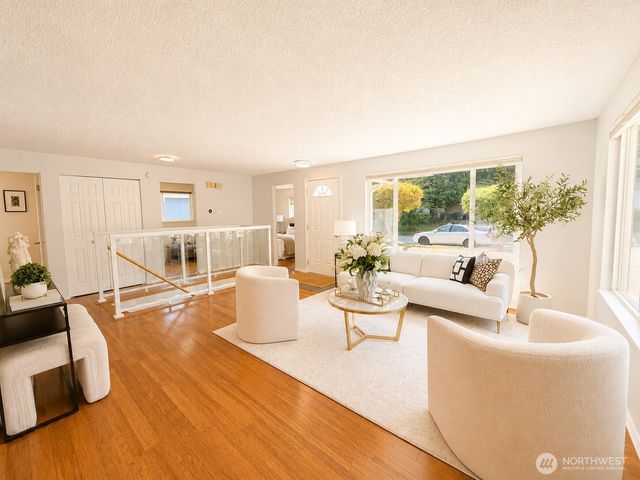 6950 24th Avenue SW, Seattle, WA 98106