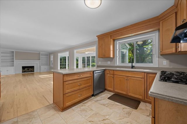 550 Longmeadow Circle, St. Charles, IL 60174