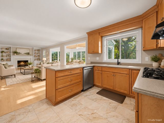550 Longmeadow Circle, St. Charles, IL 60174