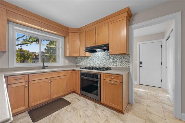 550 Longmeadow Circle, St. Charles, IL 60174