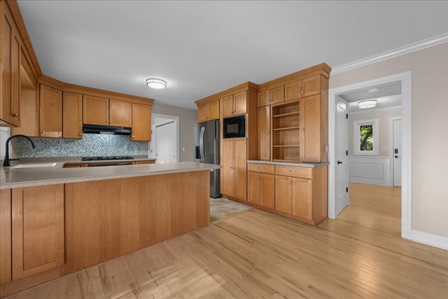 550 Longmeadow Circle, St. Charles, IL 60174