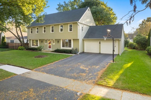550 Longmeadow Circle, St. Charles, IL 60174