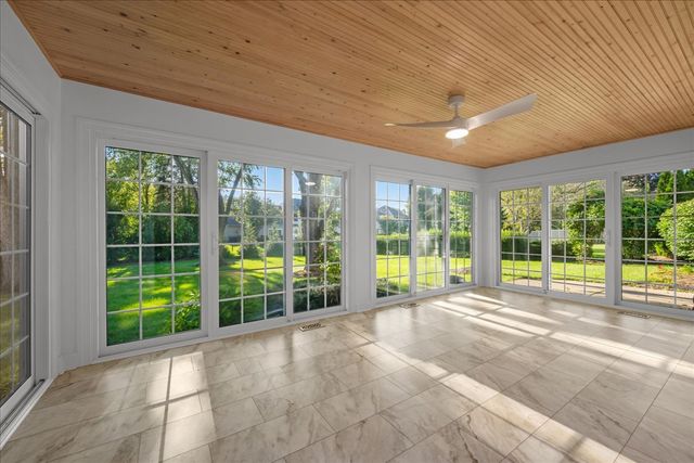 550 Longmeadow Circle, St. Charles, IL 60174