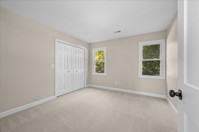 550 Longmeadow Circle, St. Charles, IL 60174