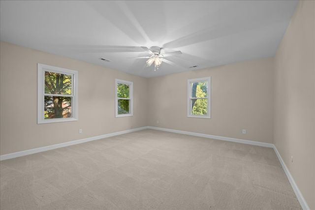 550 Longmeadow Circle, St. Charles, IL 60174