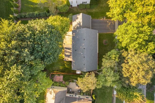 550 Longmeadow Circle, St. Charles, IL 60174
