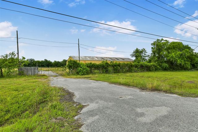 4011 Fm 2004 Road, La Marque, TX 77568