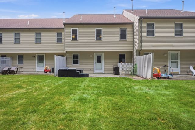 77 Willow Pond Dr 77, Rockland, MA 02370