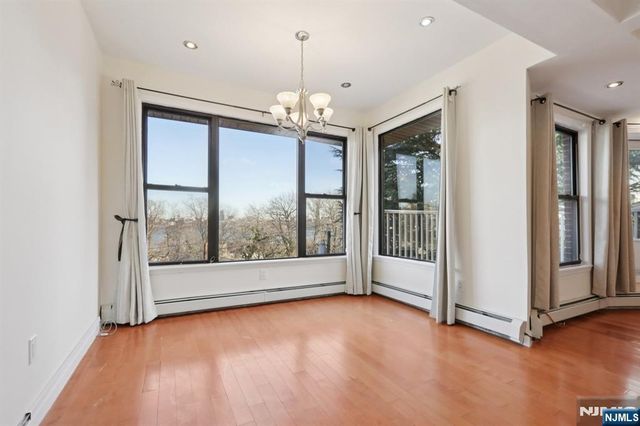 32 Hudson Terrace 2, Edgewater, NJ 07020