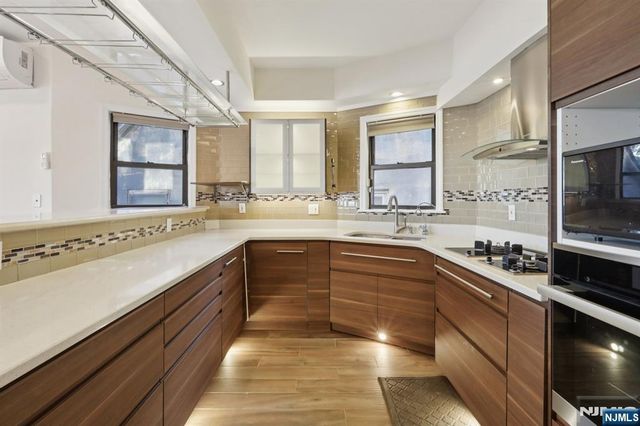 32 Hudson Terrace 2, Edgewater, NJ 07020